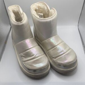 Old Navy Iridescent White Cozy Winter Boot Size 1 Little Kid